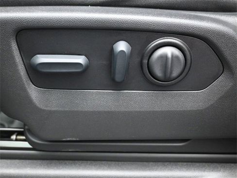 Used 2022 Chevrolet Silverado 2500 Custom w/ Custom Convenience Package image 10