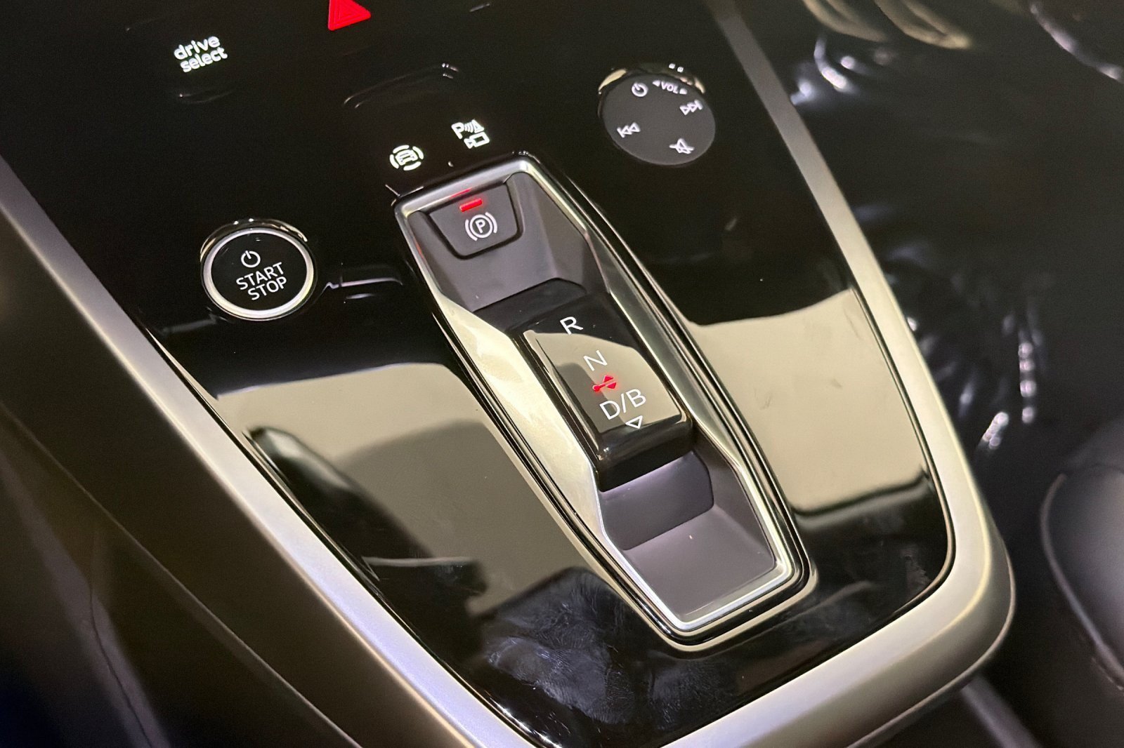 Certified 2023 Audi Q4 e-tron Premium Plus w/ Premium Plus AWD/4WD image 21
