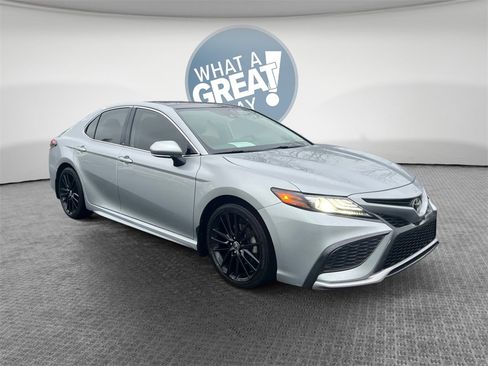 Used 2022 Toyota Camry XSE image 1