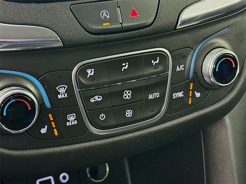 Used 2024 Chevrolet Equinox LT image 9