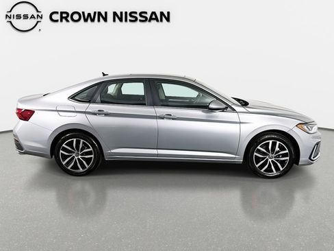 Used 2025 Volkswagen Jetta SE image 5