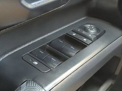 Used 2025 Toyota Tacoma SR5 AWD/4WD image 23