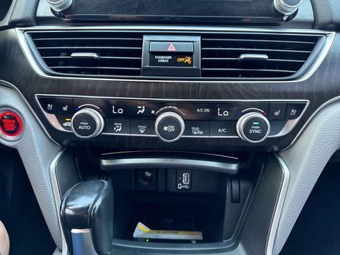 Used 2018 Honda Accord Touring image 19