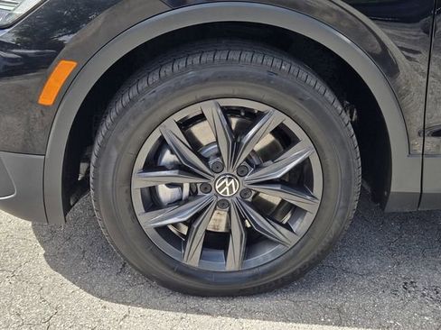 Certified 2024 Volkswagen Tiguan SE w/ Panoramic Sunroof Package FWD image 10