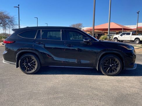Used 2023 Toyota Highlander XSE image 4