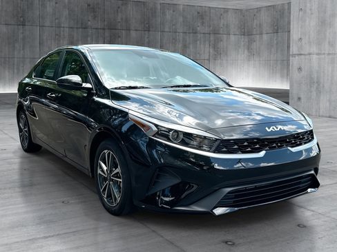 Used 2023 Kia Forte LXS w/ LXS Technology Package FWD image 1