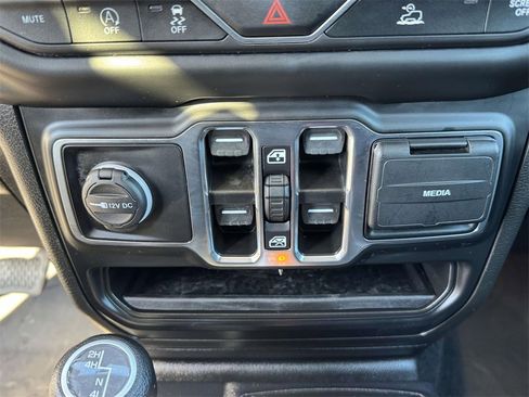 Used 2021 Jeep Gladiator Sport image 19