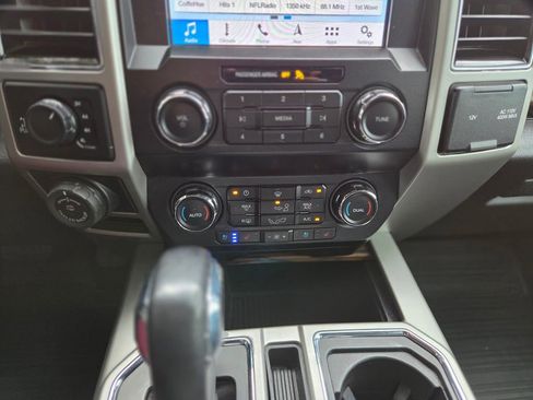 Used 2019 Ford F150 Lariat image 21