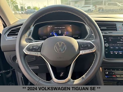 Used 2024 Volkswagen Tiguan SE AWD/4WD image 22
