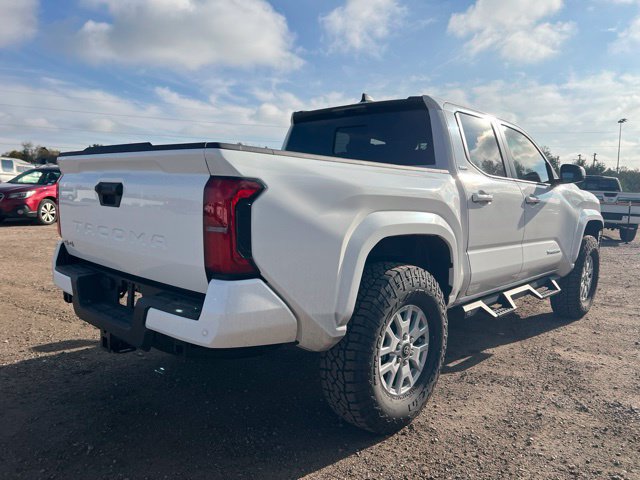 Used 2025 Toyota Tacoma SR5 AWD/4WD image 5