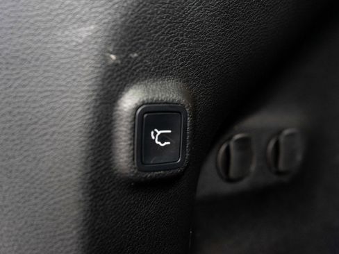 Used 2019 Jeep Cherokee Trailhawk w/ Comfort/Convenience Group image 10