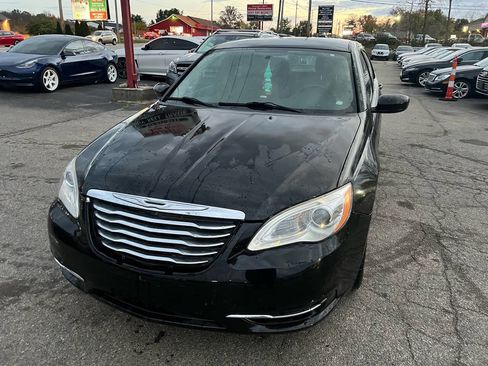 Used 2011 Chrysler 200 Touring image 4