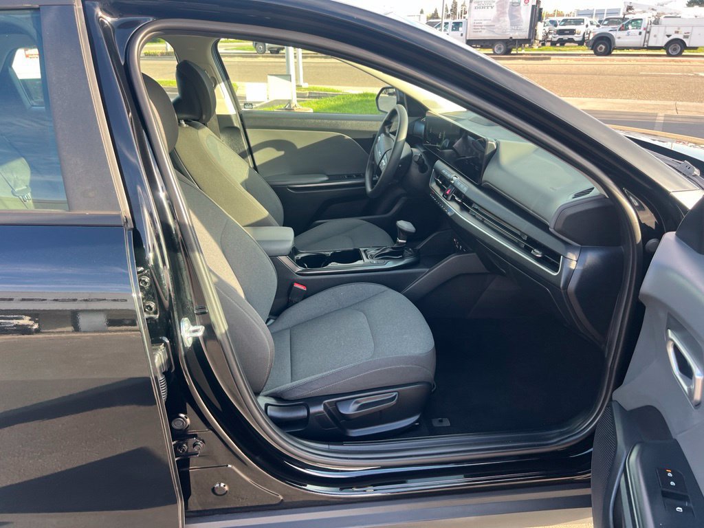 Used 2025 Kia K4 FWD image 24