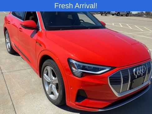 Used 2019 Audi e-tron Premium Plus image 2
