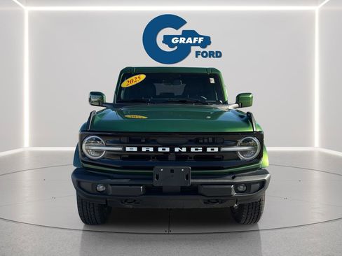 Used 2025 Ford Bronco Outer Banks AWD/4WD image 3