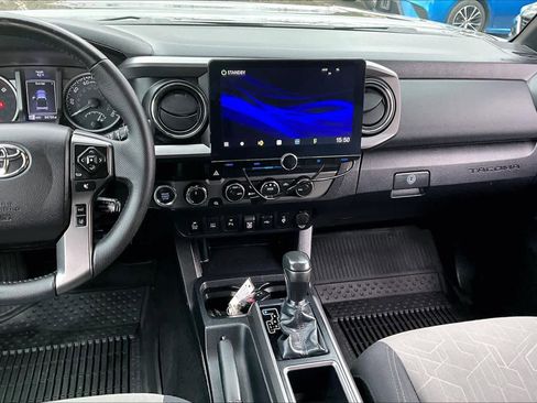 Used 2021 Toyota Tacoma TRD Sport w/ Technology Package image 7