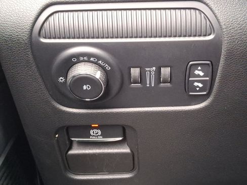 Used 2022 Jeep Wagoneer Series III w/ Flexible Seating Group image 23