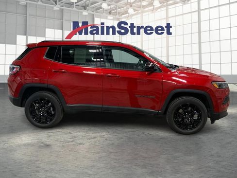 Used 2025 Jeep Compass Latitude w/ Altitude Special Edition image 6