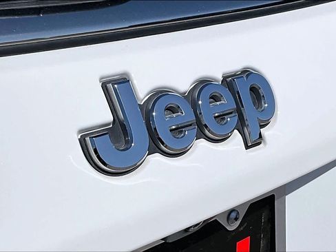 Used 2023 Jeep Compass Latitude AWD/4WD image 10