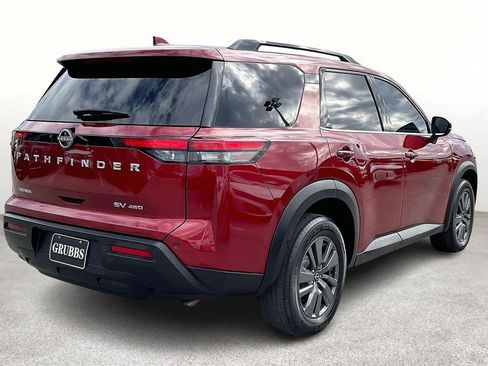 Used 2022 Nissan Pathfinder SV image 2