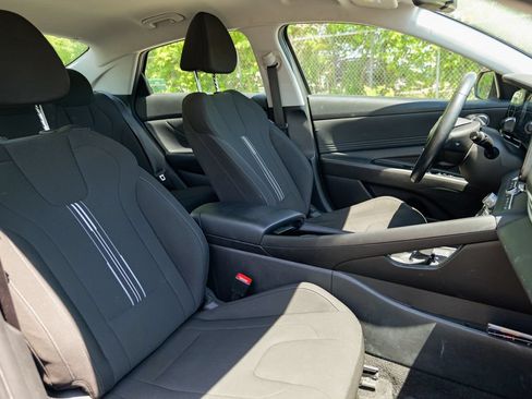 Used 2023 Hyundai Elantra SEL w/ Convenience Package FWD image 31