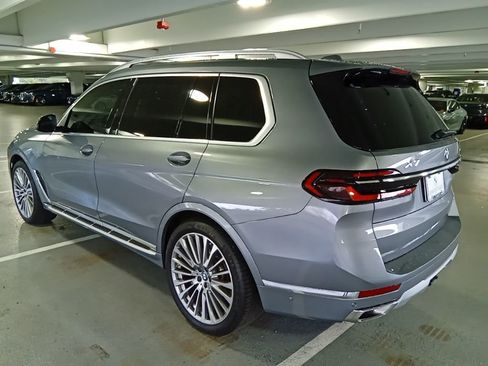 Used 2024 BMW X7 xDrive40i w/ Premium Package image 8