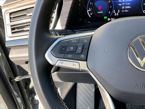 Certified 2025 Volkswagen Atlas SEL image 18