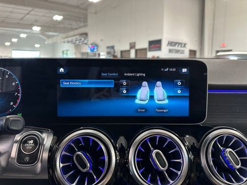 Used 2021 Mercedes-Benz GLB 250 w/ Premium Package image 30