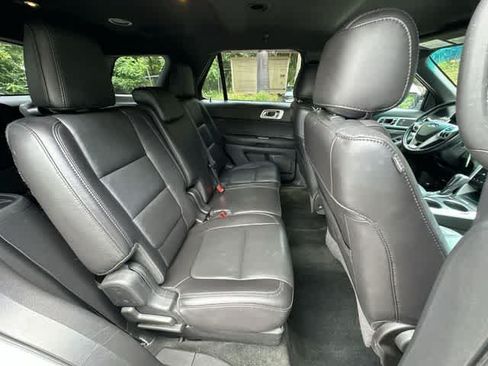 Used 2014 Ford Explorer XLT w/ Equipment Group 202A AWD/4WD image 24