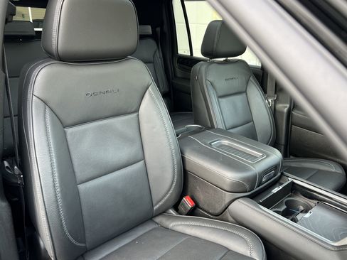 Used 2024 GMC Yukon XL Denali AWD/4WD image 34