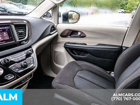 Used 2023 Chrysler Voyager LX FWD image 42