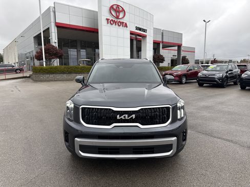 Used 2023 Kia Telluride EX w/ EX Captain's Chair Package image 8