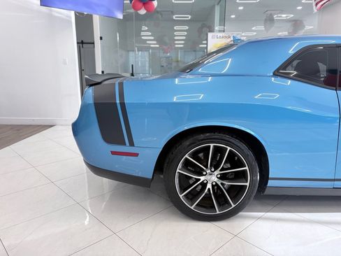 Used 2016 Dodge Challenger R/T Scat Pack w/ Leather Interior Group RWD image 8