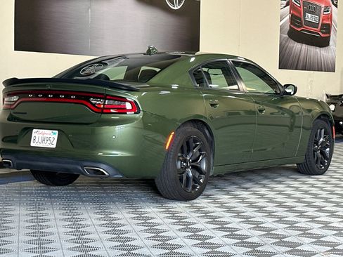 Used 2019 Dodge Charger SXT w/ Plus Group RWD image 4