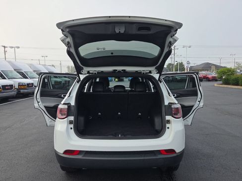 Used 2024 Jeep Compass Latitude AWD/4WD image 14