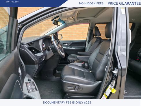 Used 2017 Toyota Sienna SE Premium image 13