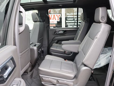 New 2025 Chevrolet Suburban Premier w/ Sun And Tow Package image 28