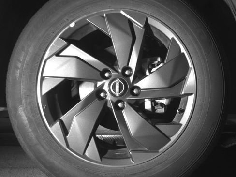 Used 2025 Nissan Rogue SV FWD image 13