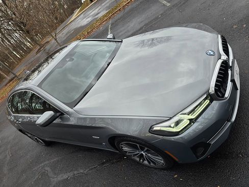 Used 2023 BMW 530e xDrive w/ Premium Package image 59