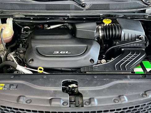 Used 2017 Chrysler Pacifica Touring-L image 31