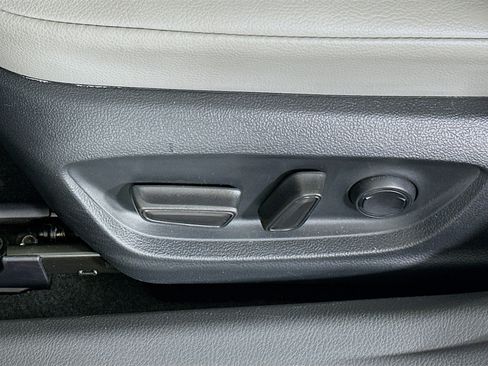 Used 2023 Toyota Camry SE FWD image 13