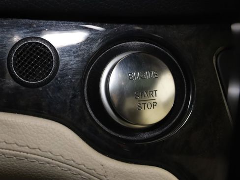 Used 2013 Mercedes-Benz SL 550 image 46