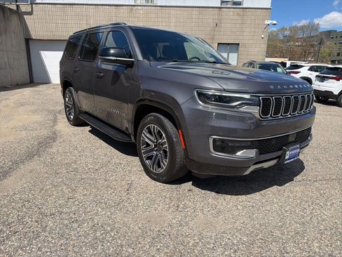 Used 2024 Jeep Wagoneer Series II w/ Flexible Seating Group AWD/4WD image 9