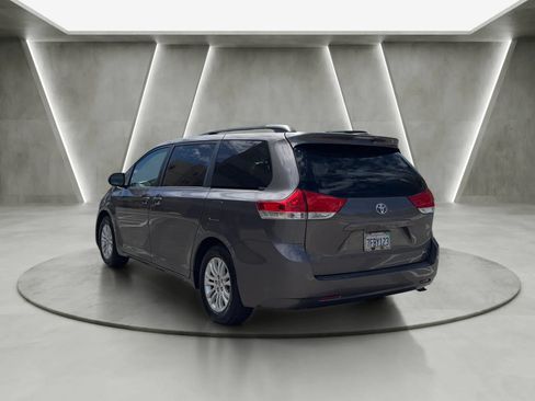 Used 2014 Toyota Sienna XLE FWD image 5