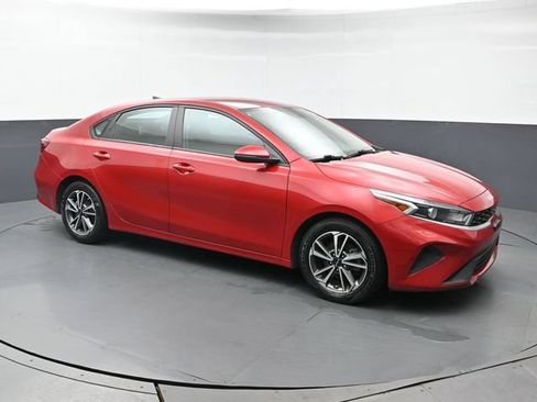 Used 2022 Kia Forte LXS w/ LXS Technology Package FWD image 7