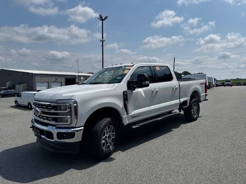 Used 2025 Ford F250 Lariat AWD/4WD image 3