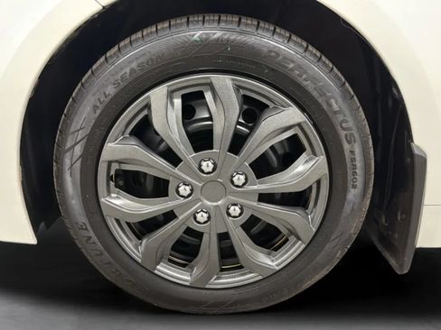 Used 2020 Toyota Corolla LE FWD image 26