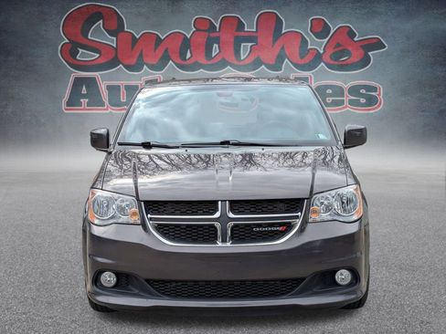 Used 2019 Dodge Grand Caravan SXT image 2
