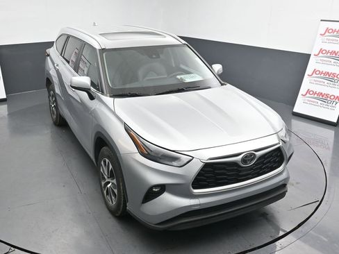 Used 2023 Toyota Highlander XLE image 10