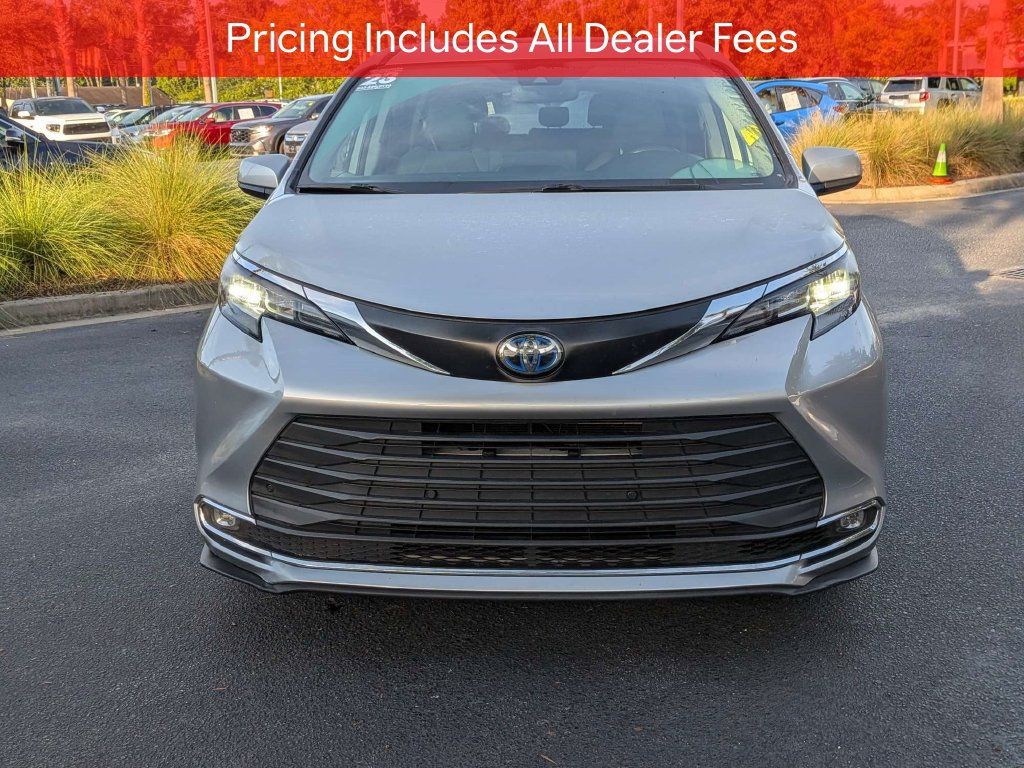 Used 2023 Toyota Sienna XLE FWD image 10